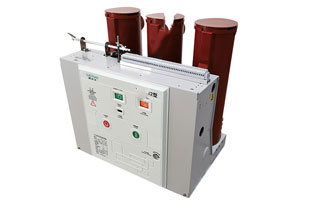 vs1戶內(nèi)真空斷路器具備滅弧電壓低、滅弧能力強(qiáng)、分?jǐn)嗨俣瓤?、開斷容量大、使用期長、適應(yīng)頻繁操作等特性，在供電系統(tǒng)中逐漸替代了其他類型開關(guān)，獲得了普遍的運(yùn)用。但真空斷路器在開斷過程中會形成過電壓，若在運(yùn)作中錯誤操作，也會導(dǎo)致斷路器發(fā)生爆炸等事故，給生產(chǎn)安全帶來重大影響。因而需根據(jù)過電壓的類型采取相應(yīng)的措施，以降低過電壓的形成和減少過電壓的數(shù)值，除真空斷路器生產(chǎn)制造工藝層面的問題外，能夠加裝保護(hù)器以更改負(fù)荷參數(shù)，進(jìn)而達(dá)到目地。